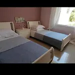 Elena's * Σαράντα