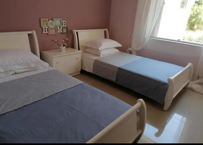 Elena's * Sarandë